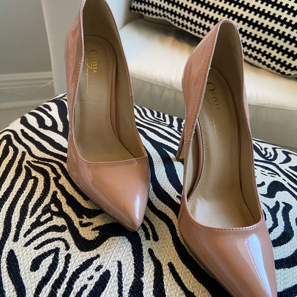 Pointy Heels 👡 - Picture 1 of 8